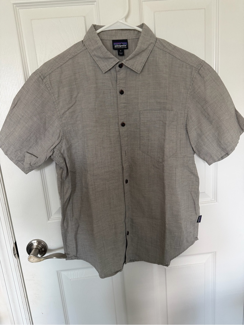 Patagonia Short-Sleeve Button-Down Shirt in Light Gray